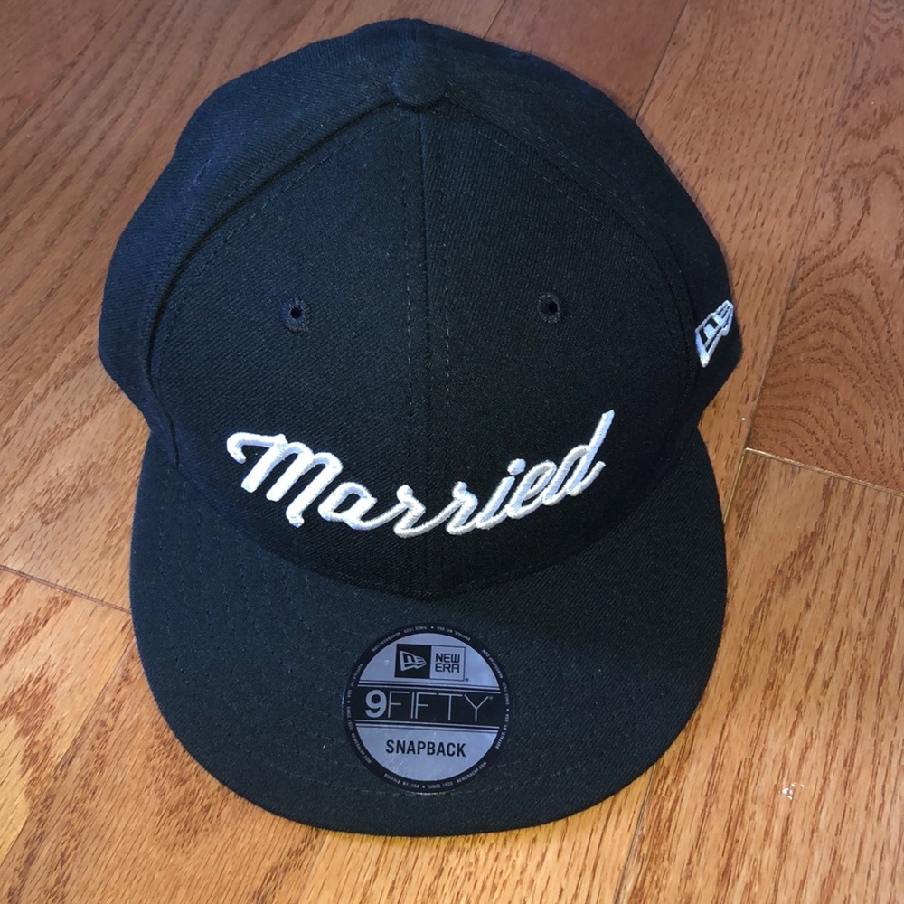 New Era SnapBack Married Hat in Black White